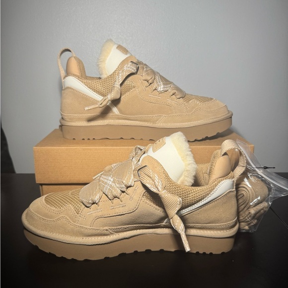 UGG lowmel sand size 11 Women - Picture 2 of 7